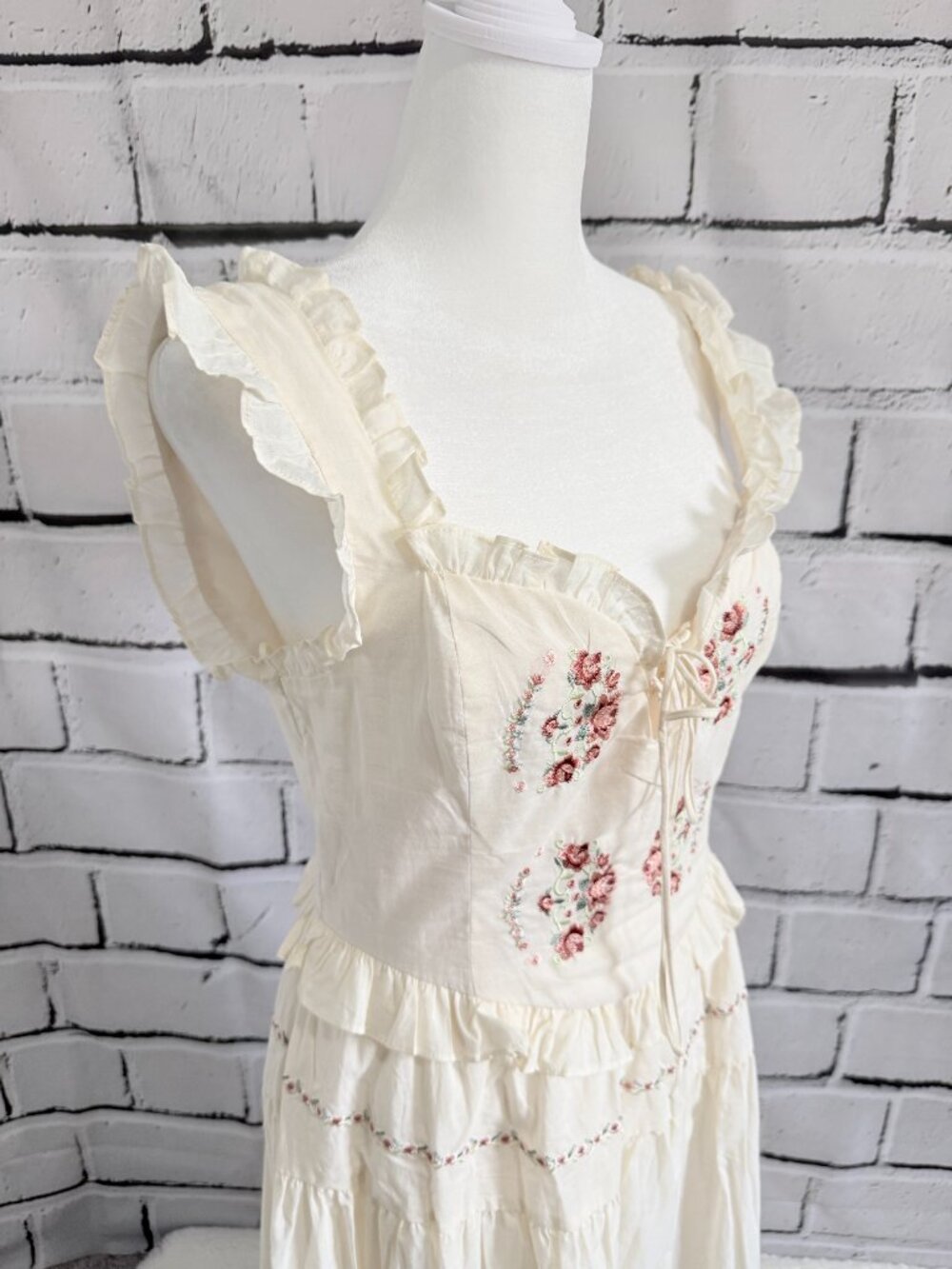 NWOT Moon River Floral Embroidered Midi Dress Ivory Size M - Picture 9 of 16